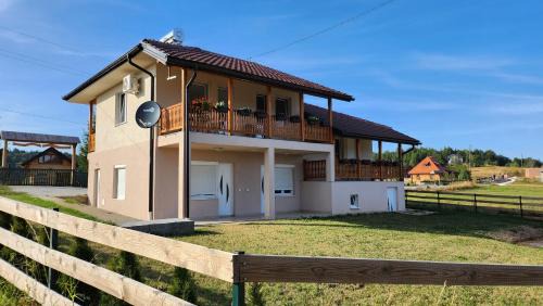 Central Serbia Apartamento | Kuća sa lepim pogledom - porodica Čolović