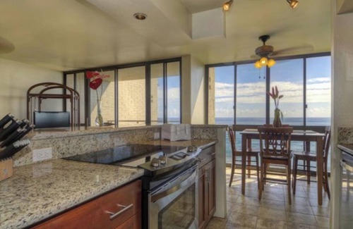 Poipu Condominio | Kuhio Shores 317. OCEAN FRONT! Cold A/C