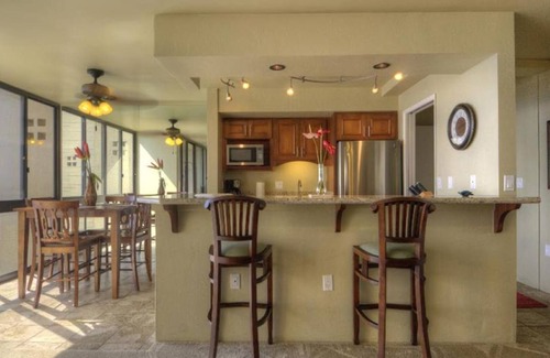 Poipu Condominio | Kuhio Shores 317. OCEAN FRONT! Cold A/C