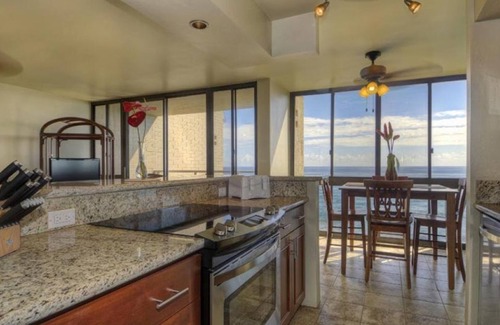 Poipu Condominio | Kuhio Shores 317. OCEAN FRONT! Cold A/C