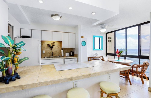 Poipu Condominio | Kuhio Shores 411. Right on the water- Cold A/C