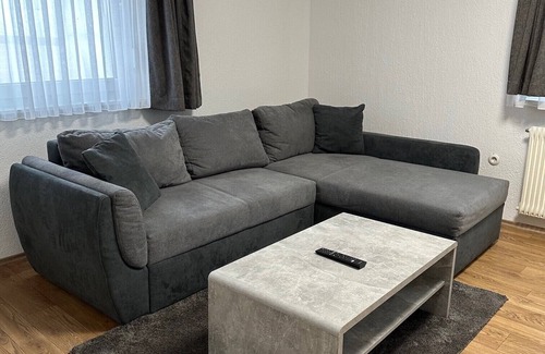 Dettingen an der Erms Apartamento | Kukione Ferienwohnung