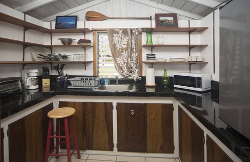 Eastern Honolulu Apartamento | Kuliouou Cottage - Pet Friendly - 5 min from the beach!