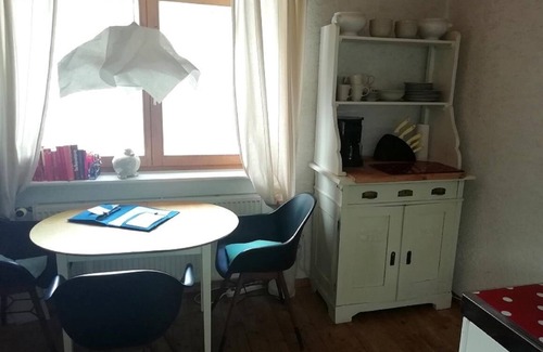 St. Oswald Apartamento | Se pueden encontrar artesanías con cosas preciosas en la tienda del hotel.