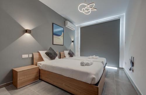 Tal-Ghoqod Apartamento | Kuya -Private 2BR Penthouse with Pool & Sunbeds By JL