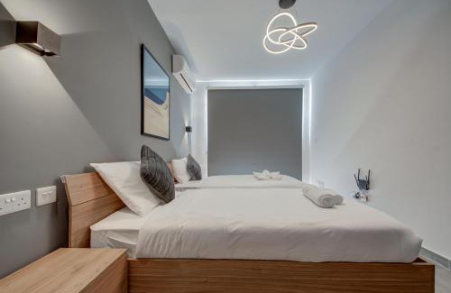 Tal-Ghoqod Apartamento | Kuya -Private 2BR Penthouse with Pool & Sunbeds By JL
