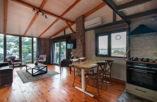 Uskudar Apartamento | Kuzguncuk Retreat W Stunning Views and Local Charm