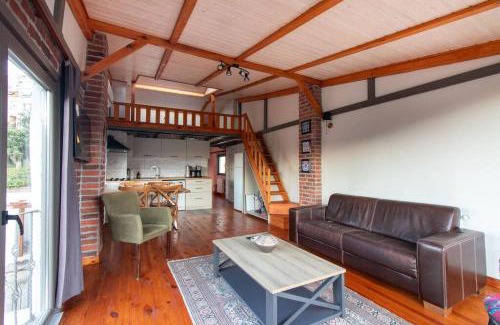Uskudar Apartamento | Kuzguncuk Retreat W Stunning Views and Local Charm