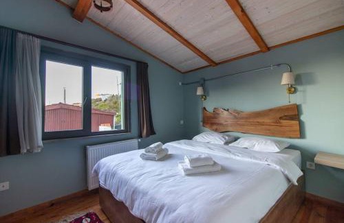 Uskudar Apartamento | Kuzguncuk Retreat W Stunning Views and Local Charm