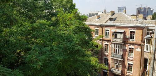 Afanasivsʹkyy Yar Apartamento | Kyiv TOP LOCATION 60m2 apt in old city fast WIFI selfchekin