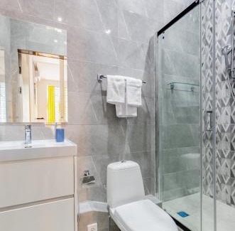 Solomjanskyj Hotel | Kyiv View Railway Station