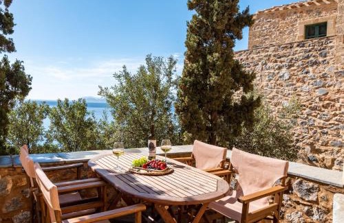 Monemvasia Casa | Kyklamino Castlehouse
