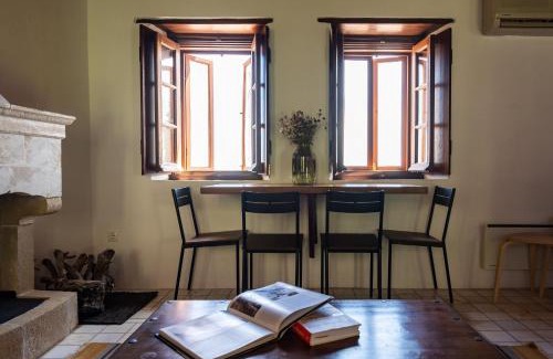 Monemvasia Casa | Kyklamino Castlehouse