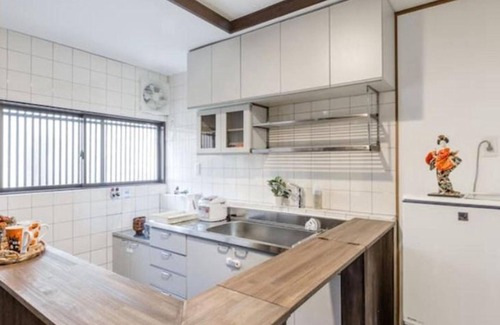 Minami Casa | RENOVACIÓN / FUNHOUSE Katsurakawa / CASA PRIVADA / CAMINABLE A LA ESTACIÓN JR