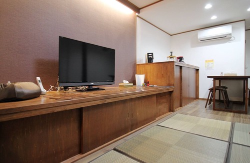 Minami Casa | RENOVACIÓN / FUNHOUSE Katsurakawa / CASA PRIVADA / CAMINABLE A LA ESTACIÓN JR