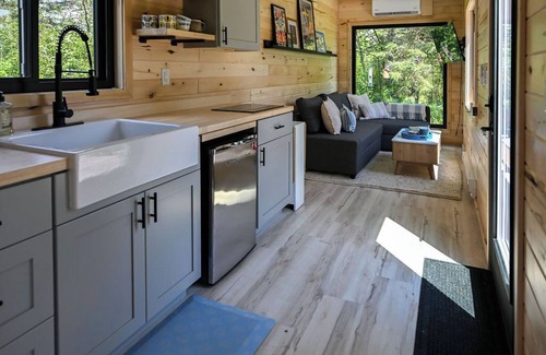 Shell Lake Casa | Långhus at Midgard Farms w/Hot Tub!