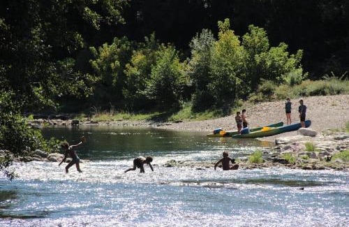 Saint-Andre-de-Roquepertuis Casa | L échappée, maison au bord de l eau