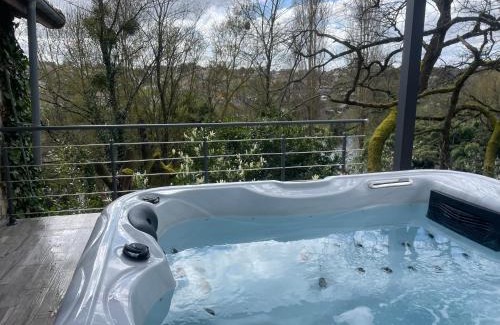 Thouars Casa | L'Écrin de Verdure - Pavillon avec spa privatif