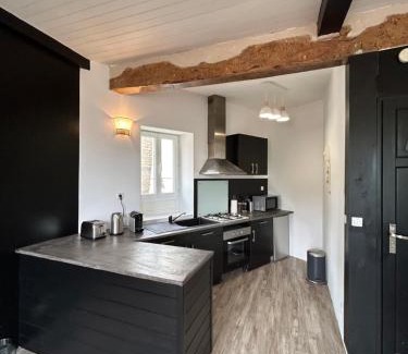 Montaigu-de-Quercy Apartamento | L'élégant T3 coeur du village parking facile