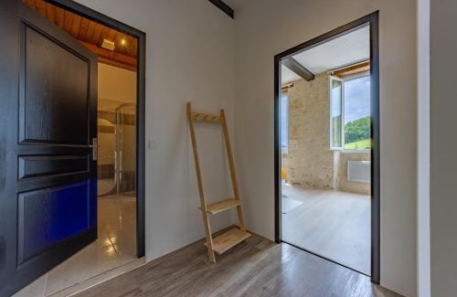 Montaigu-de-Quercy Apartamento | L'élégant T3 coeur du village parking facile