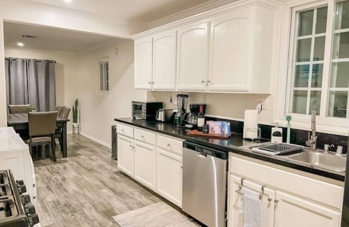 Sun Valley Casa | L.A. Beauty: Inviting Home near Burbank/Hollywood