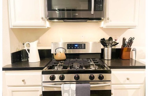 Sun Valley Casa | L.A. Beauty: Inviting Home near Burbank/Hollywood