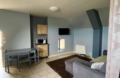 Saint-Come-de-Fresne Apartamento | L'Agapanthe, with pool access and jacuzzi