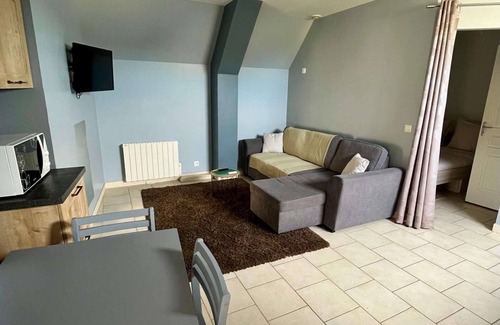 Saint-Come-de-Fresne Apartamento | L'Agapanthe, with pool access and jacuzzi