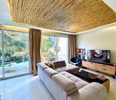 Achakkar Apartamento | L'Amina - Peaceful 1BR Retreat with Cold Jacuzzi