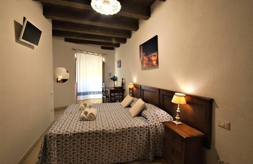 Historic Castle District Cama Y Desayuno | L'Antica Torre Caralis Holiday