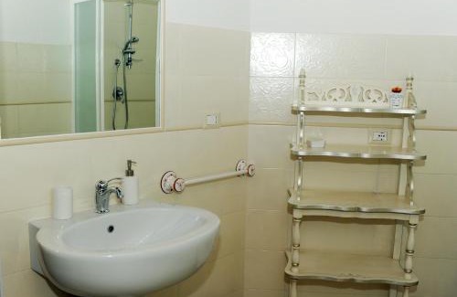 Historic Castle District Casa | L'Antica Torre Caralis Holiday