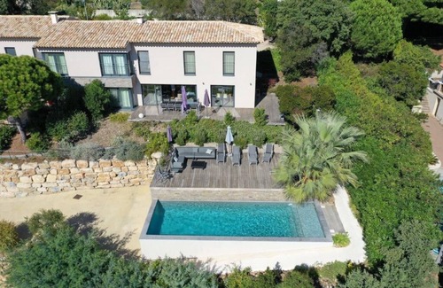 Le Rayol Villa | Nueva villa con piscina y magníficas vistas de las islas de oro