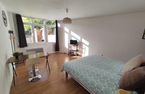 Courpiere Apartamento | L'Ecrin d'Emile - Grand Studio Meublé au Calme
