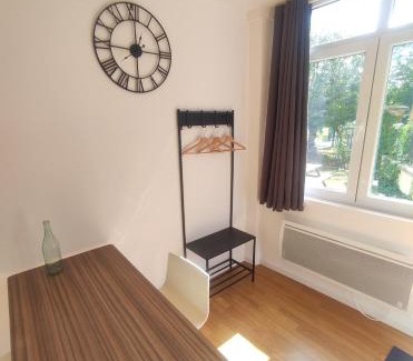 Courpiere Apartamento | L'Ecrin d'Emile - Grand Studio Meublé au Calme
