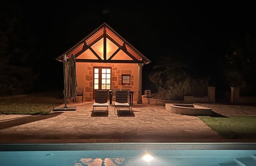 Astaillac Casa | L'Eden de Georges - relaxation with heated pool and private out-door escape range