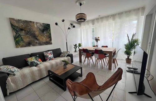 Hopitaux-Facultes Apartamento | L'Escapade: Apartment with air-conditioning and balcony