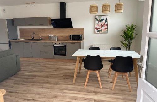 Chatillon-sur-Chalaronne Apartamento | L Etape Châtillonnaise center private parking