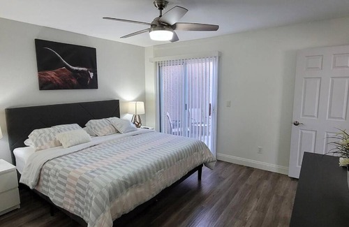Las Vegas Apartamento | L - Fully remodeled and professionally decorated