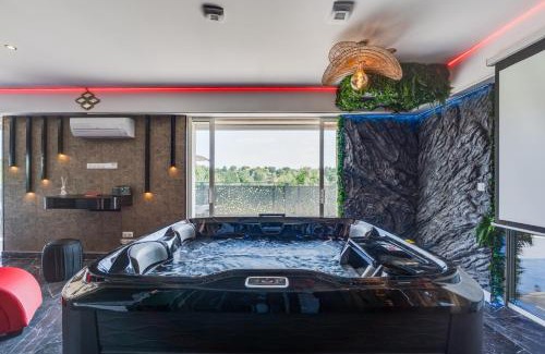 Vieille-Toulouse Apartamento | L'Horizon - Suite romantique avec jacuzzi, sauna, piscine & vidéo projecteur