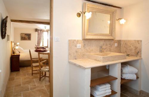 Pichanges Casa | L'Hote Antique - MAISON D'HOTE- 4 Suites avec cuisine