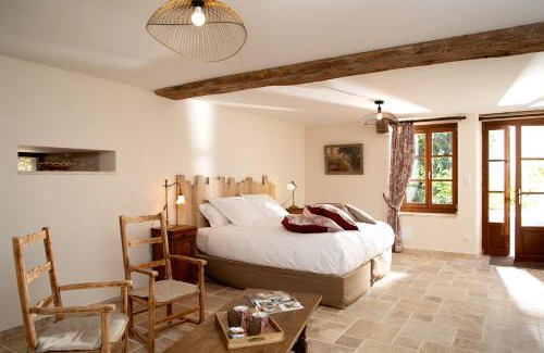 Pichanges Casa | L'Hote Antique - MAISON D'HOTE- 4 Suites avec cuisine