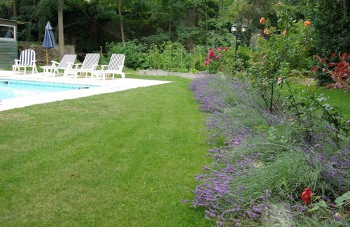 Leran Casa | L’Impasse du Temple - Superb Holiday 1 BR, beautiful gardens, salt water pool