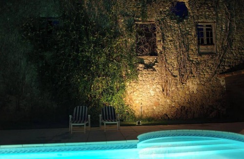 Leran Casa | L’Impasse du Temple - Superb Holiday 1 BR, beautiful gardens, salt water pool
