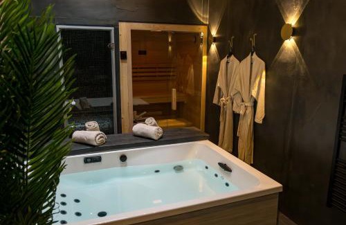 Saint-Martin-du-Littoral Casa | L'inattendu - Loveroom chic et spacieuse avec jacuzzi