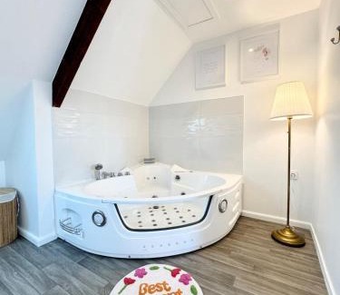 Queven Apartamento | L’instant rose - Cocon fleuri avec jacuzzi