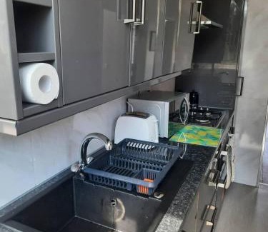 Bilston Casa | L & J Escapes - 8 Bedrooms suitable for Contractors and Families- Private parking available for 6 vehicles