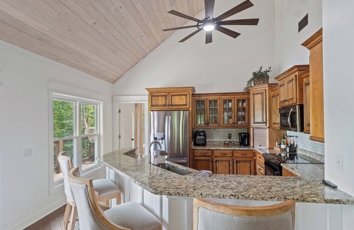 Stoney Point Landing Casa | L&L Lodge: 6 BR, 5 BA House in Double Springs, Sleeps 15