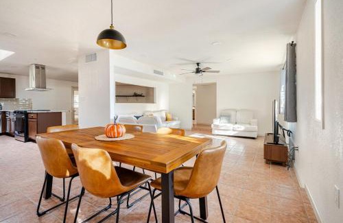 Sierra Vista Casa | l NEW l 5BR 3BTH Large and Modern Home l Central LOC l 1 ACRE lot