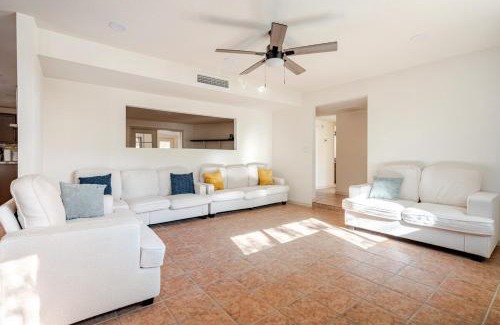Sierra Vista Casa | l NEW l 5BR 3BTH Large and Modern Home l Central LOC l 1 ACRE lot