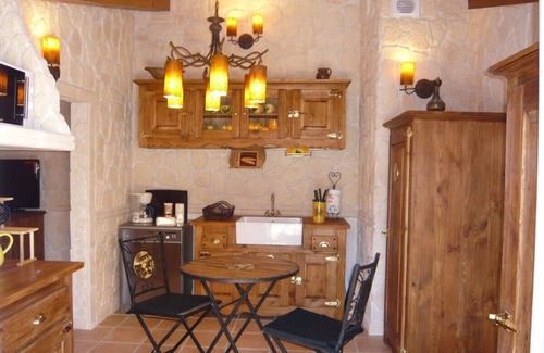 Arles Apartamento | Oasis 2 Pequeño paraíso en Provenza, gran terraza y piscina.